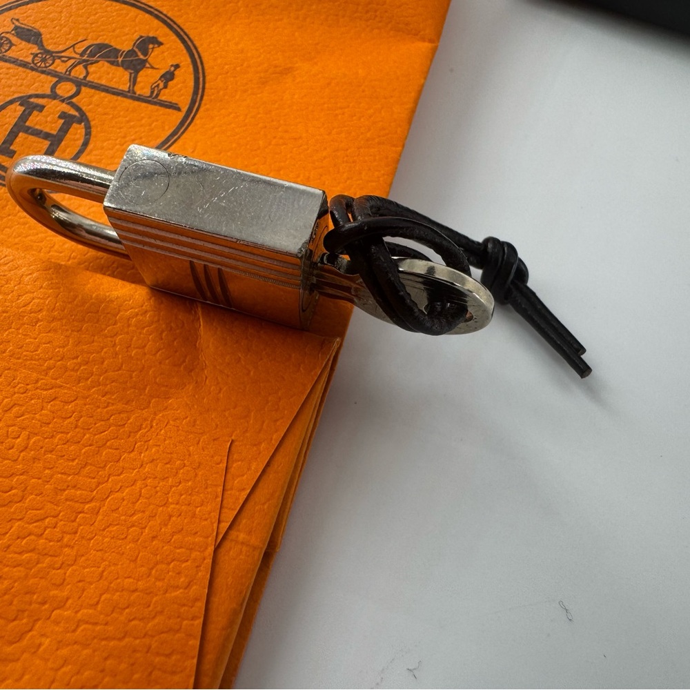 Hermès Cadena Padlock Palladium Lock W Key & strap Charm Necklace Rare Authentic - Picture 14 of 16